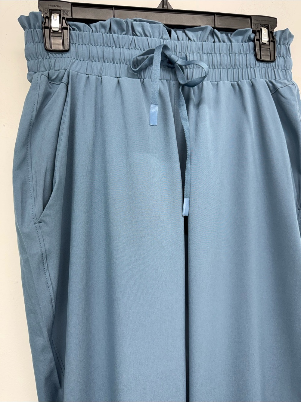 Mono B size Small Women’s Athleisure Blue High Rise Paperbag Waist Joggers NWT - Picture 4 of 7